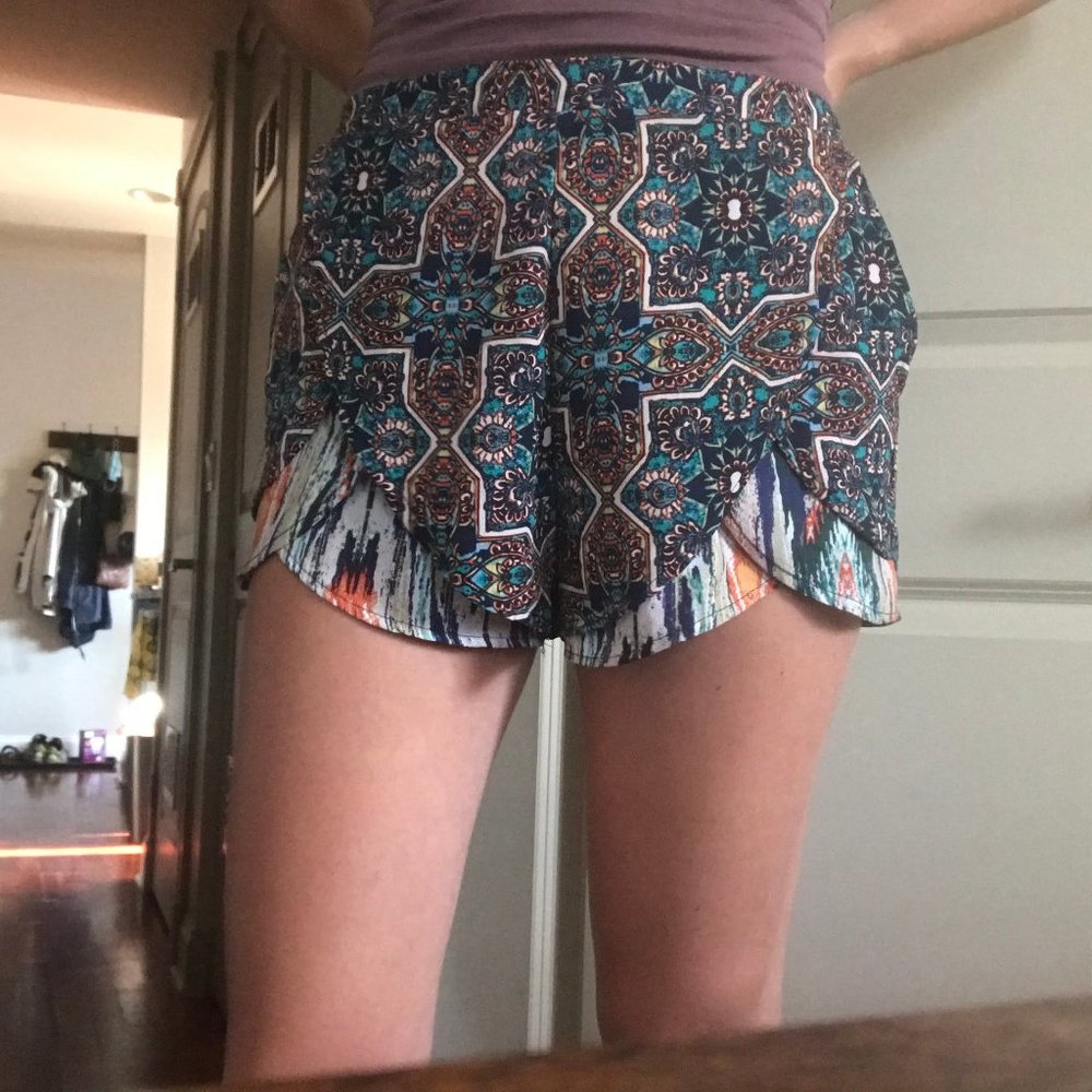 Xhilaration bold print pleaded shorts